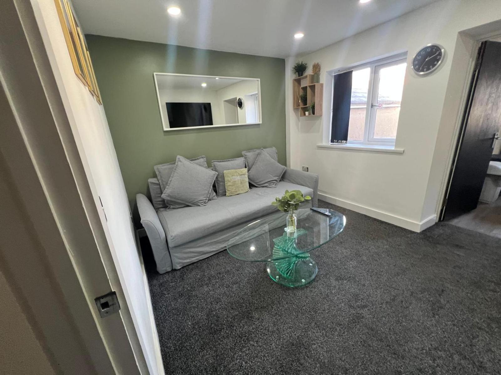 City Centre Location! For Business And Leisure! 5/6 Guests Cardiff Esterno foto